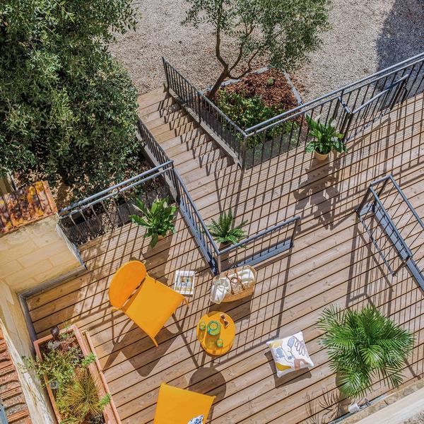 Terrasse partagée en Coliving Bordeaux studio à louer