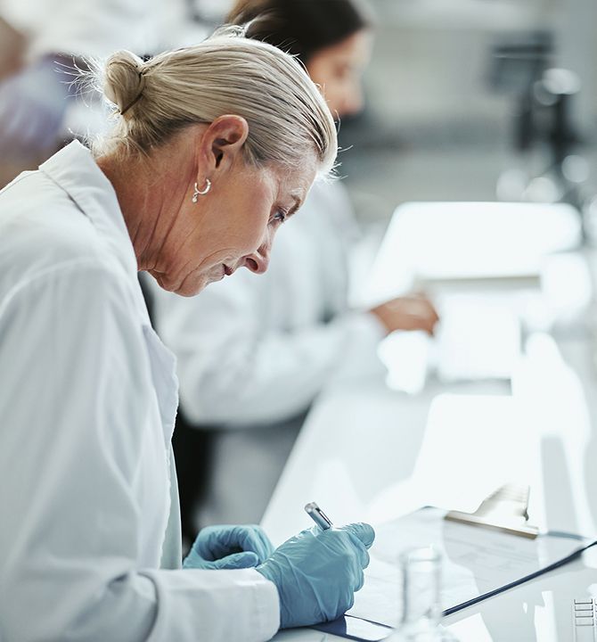 Kobieta naukowiec badania laboratorium
