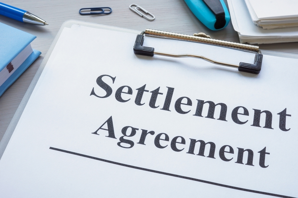 Image How to Choose Between Going to Trial or Accepting a Settlement