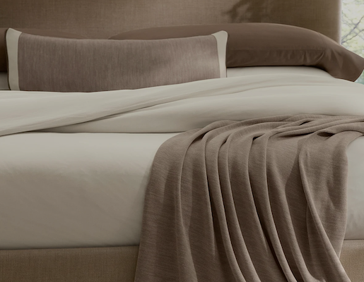 THROWS & DECORATIVE PILLOWS