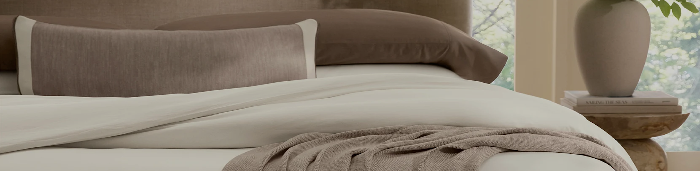 THROWS & DECORATIVE PILLOWS