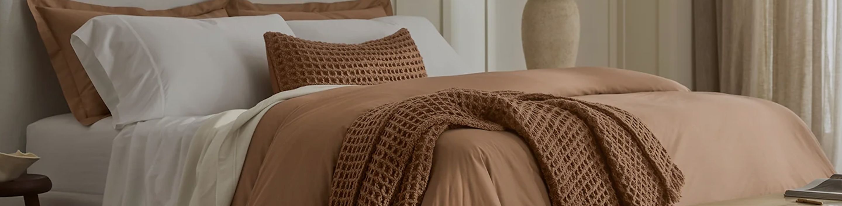THROWS & DECORATIVE PILLOWS