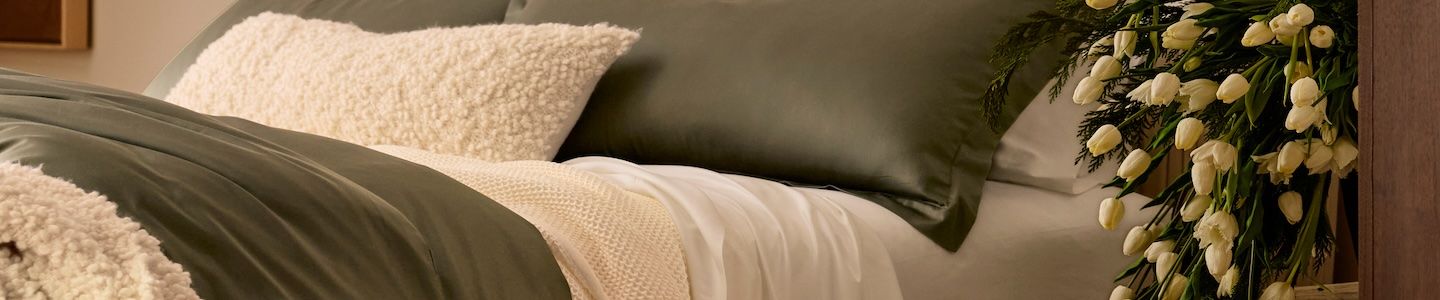 THROWS & DECORATIVE PILLOWS