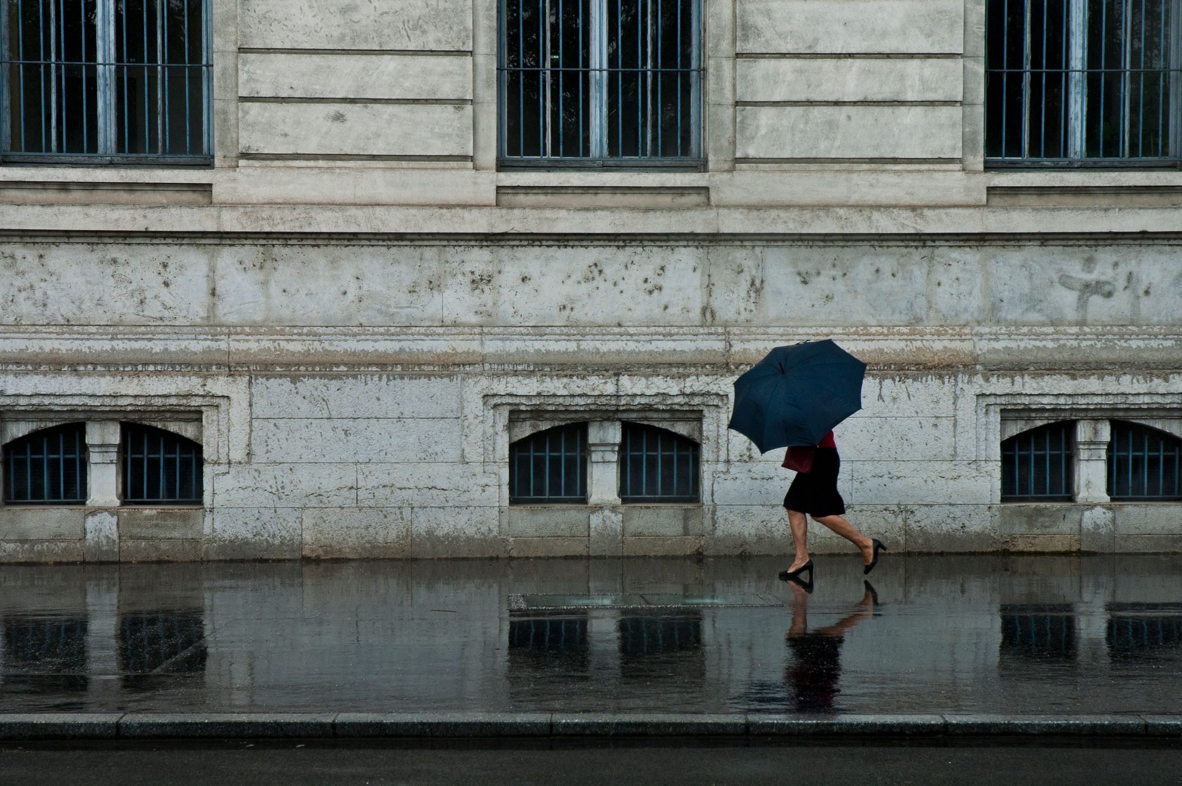 sous la pluie