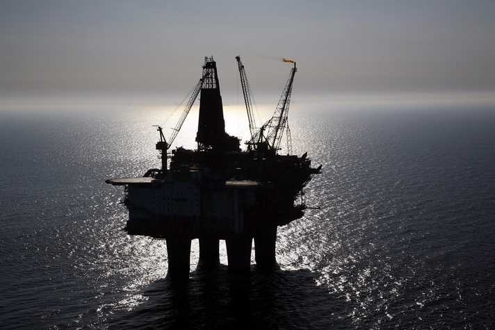 Offshore oil rig platform