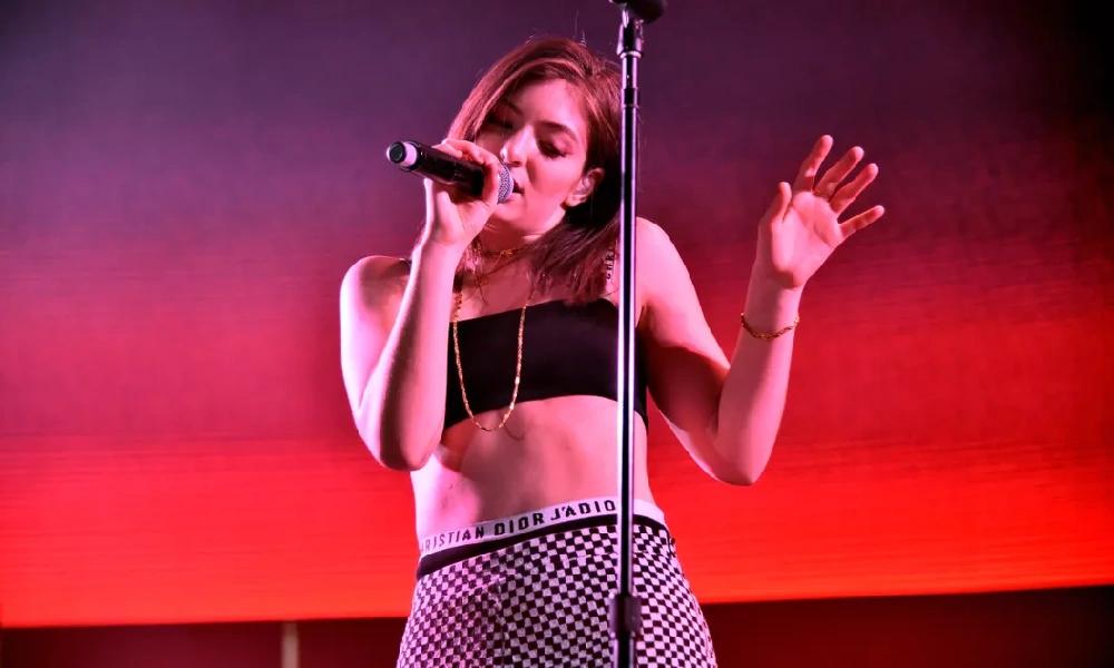 Lorde critica duramente las descripciones de canciones generadas por IA de Spotify: "No queremos esto"