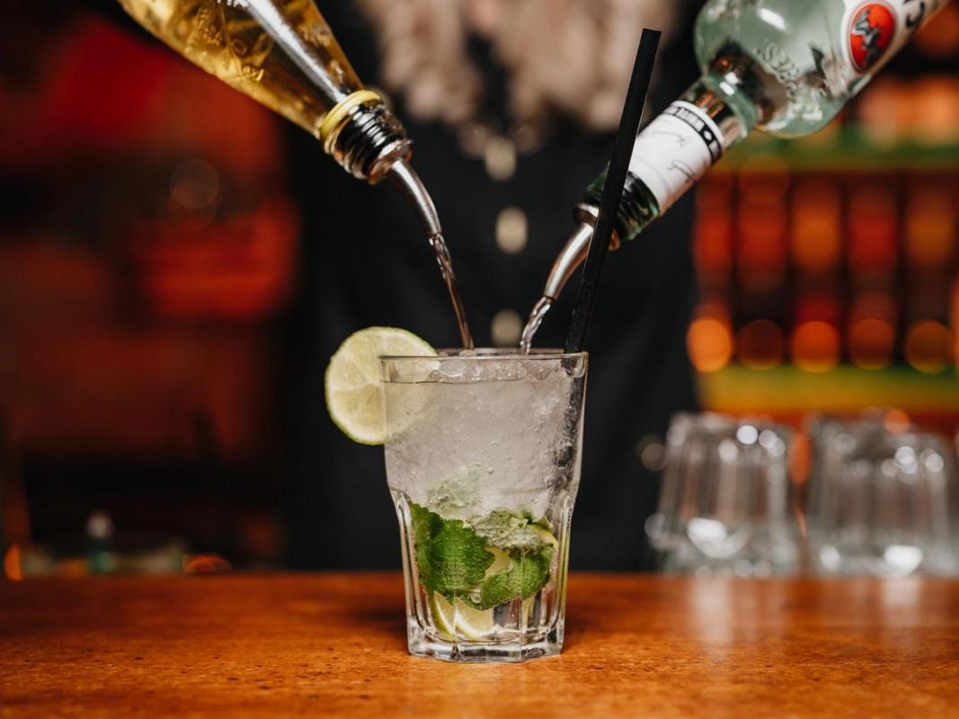 COCKTAILS MIT ALKOHOL