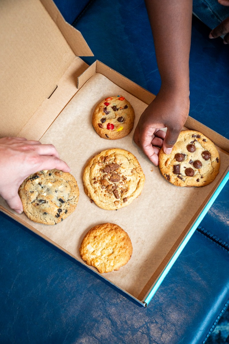 MOLTN cookie gift box