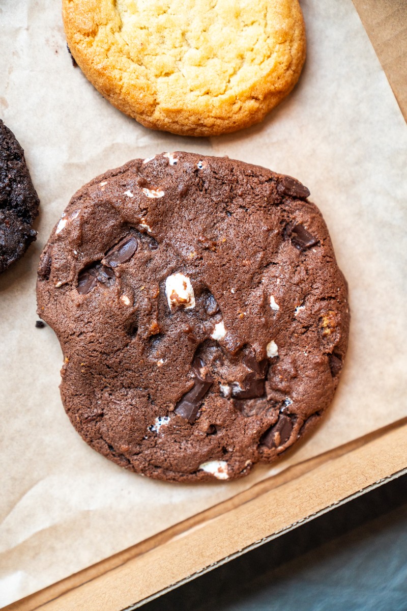 MOLTN cookie gift box