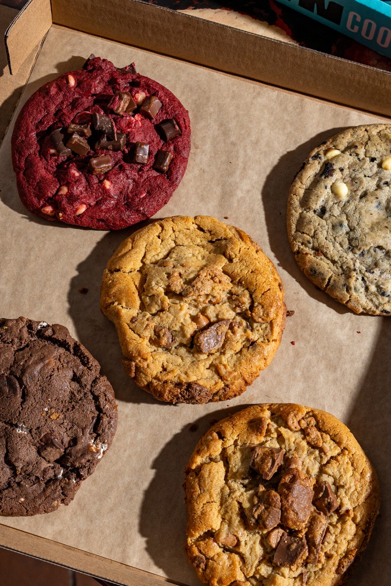 MOLTN cookie gift box