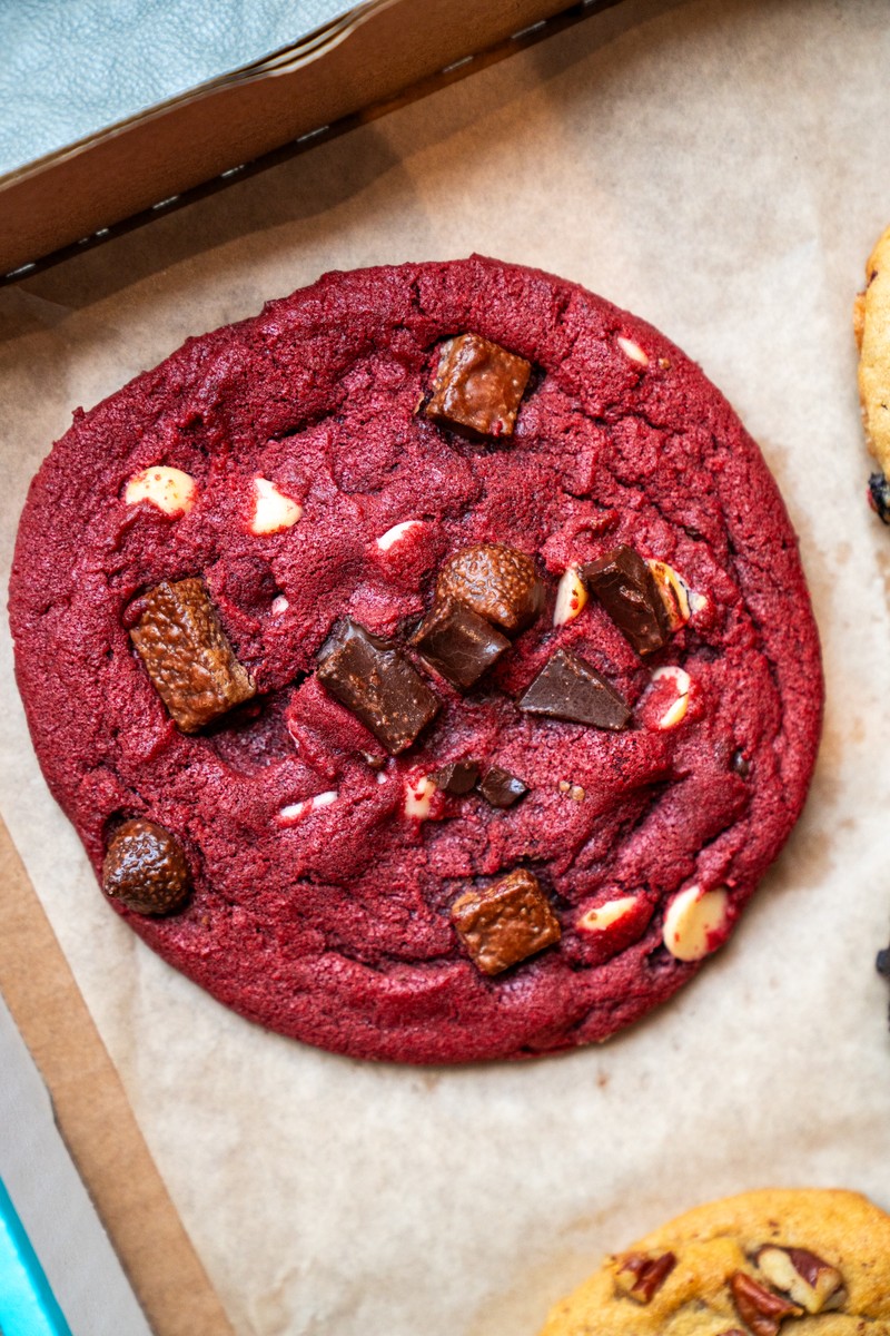 MOLTN cookie gift box