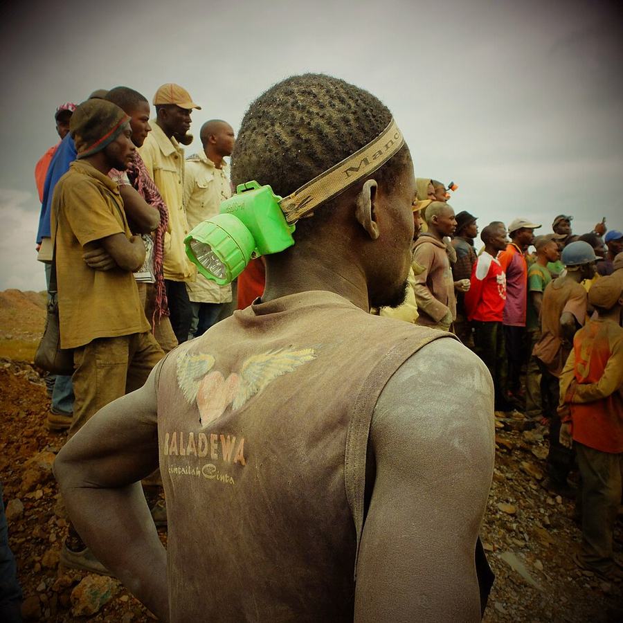 Artisanal miners keep digging for gold despite virus risk