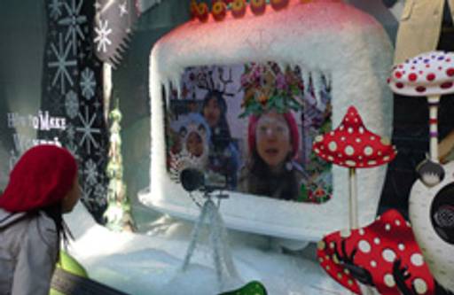 AR Christmas window at Isetan