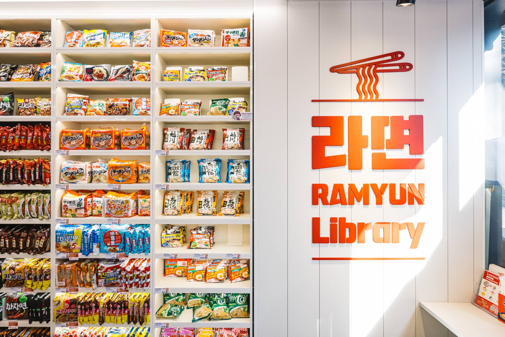 How Ramyun Library warms up tourists in Korean convenience stores
