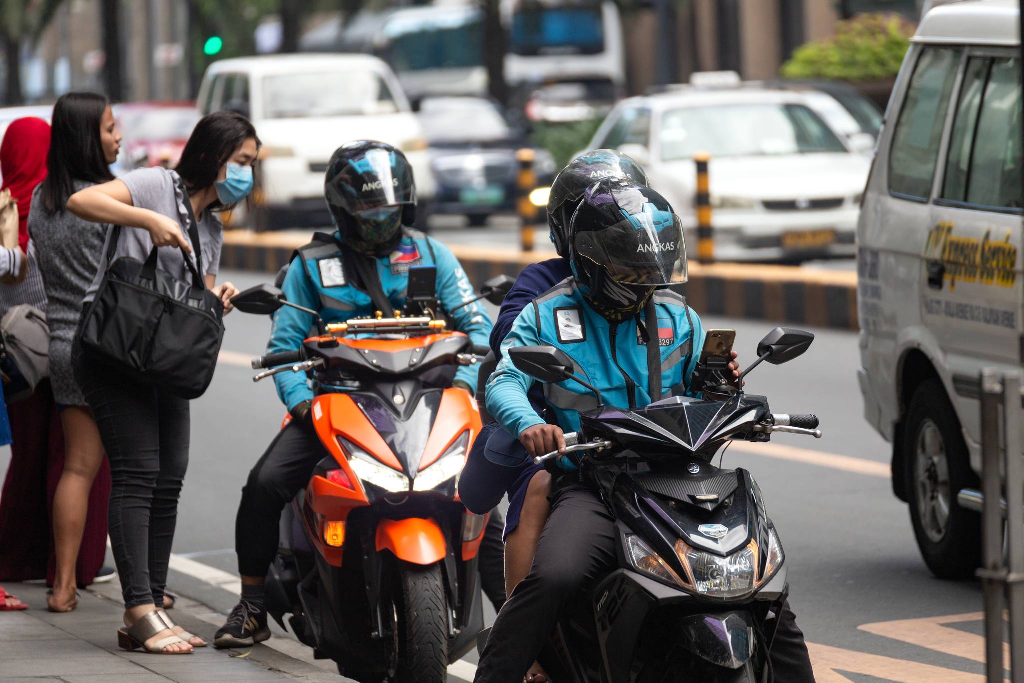 Grab eyes motorcycle taxis to fix Manila’s traffic woes