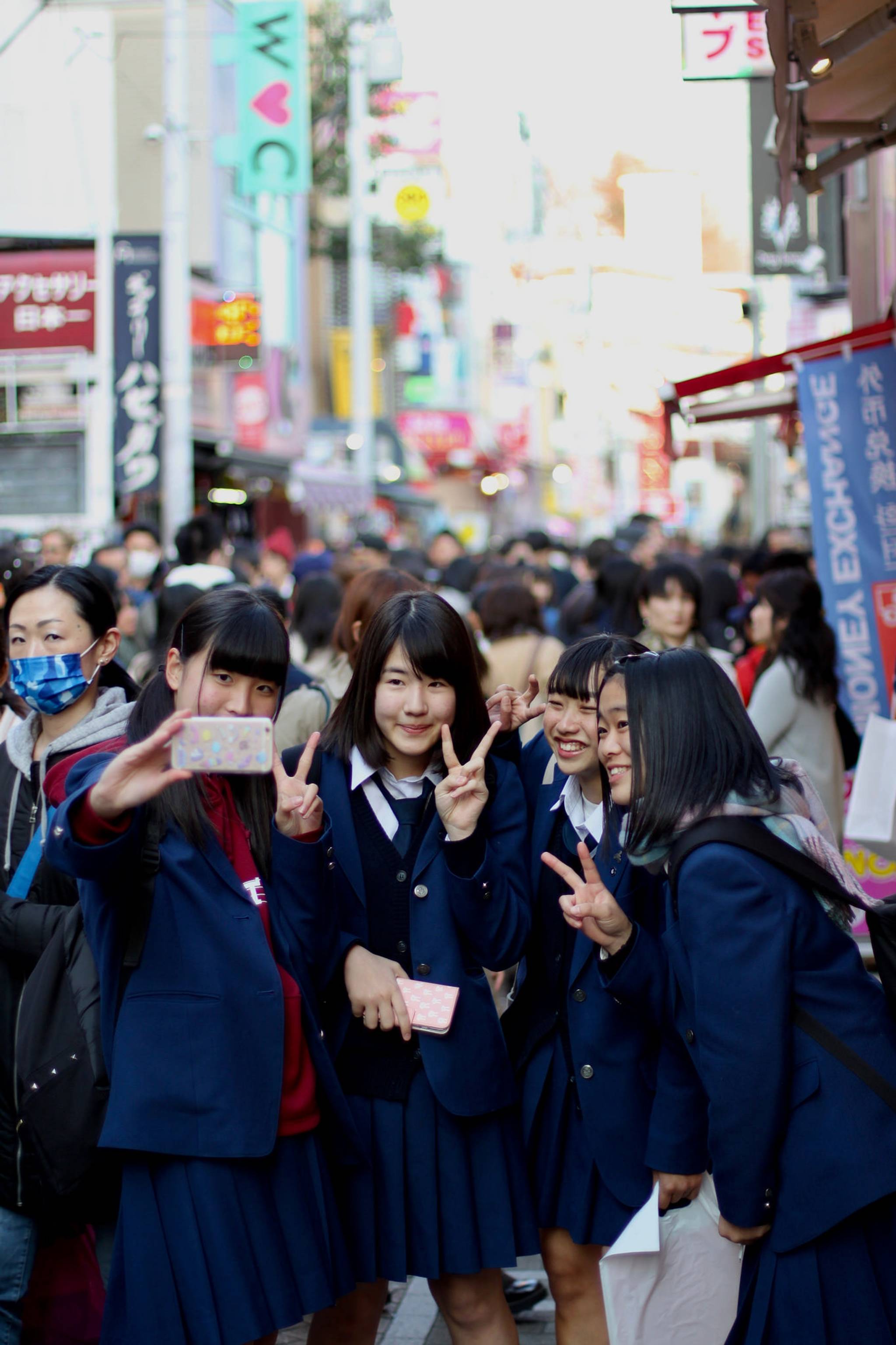 Japanese teens feel ignored by their parents on phones