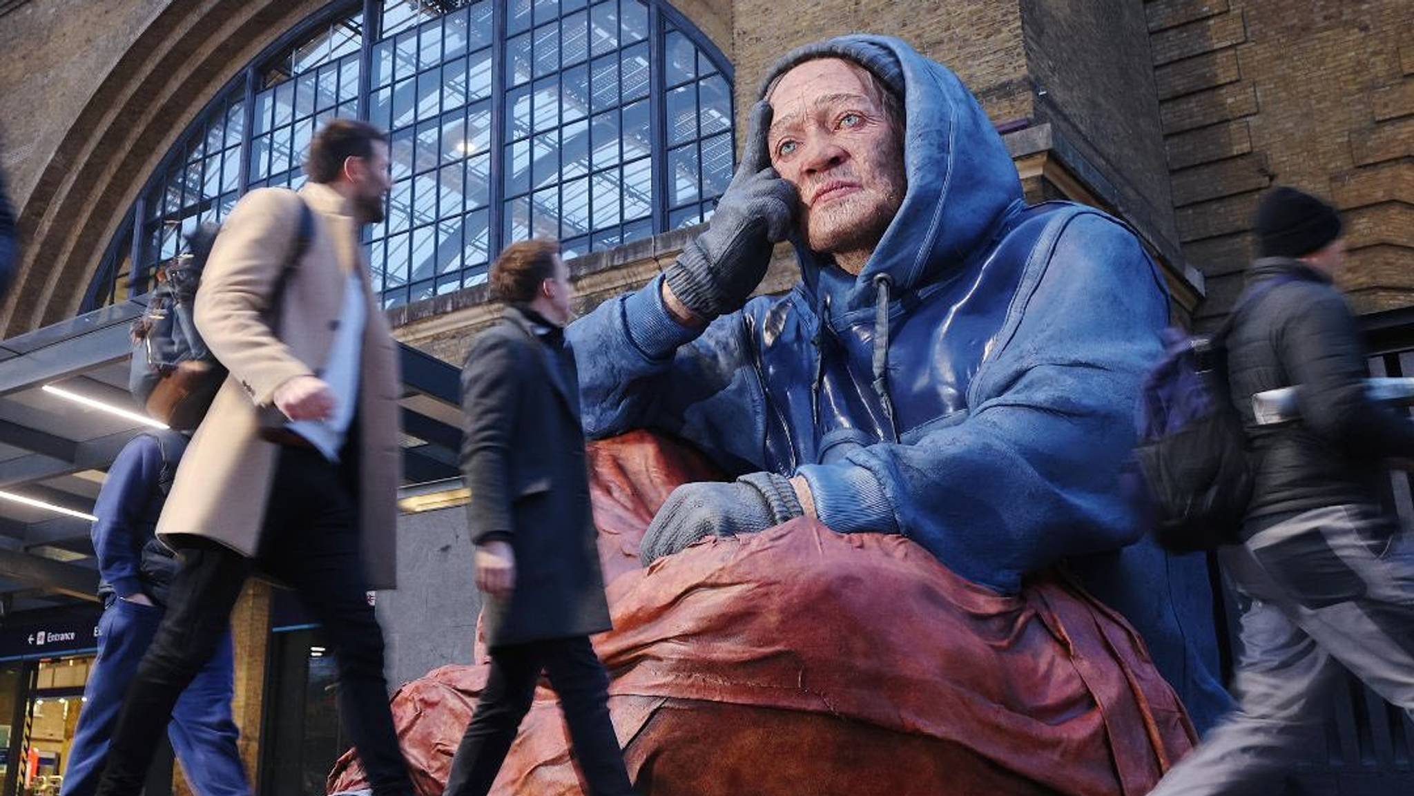 Crisis sculpture makes homelessness impossible to ignore