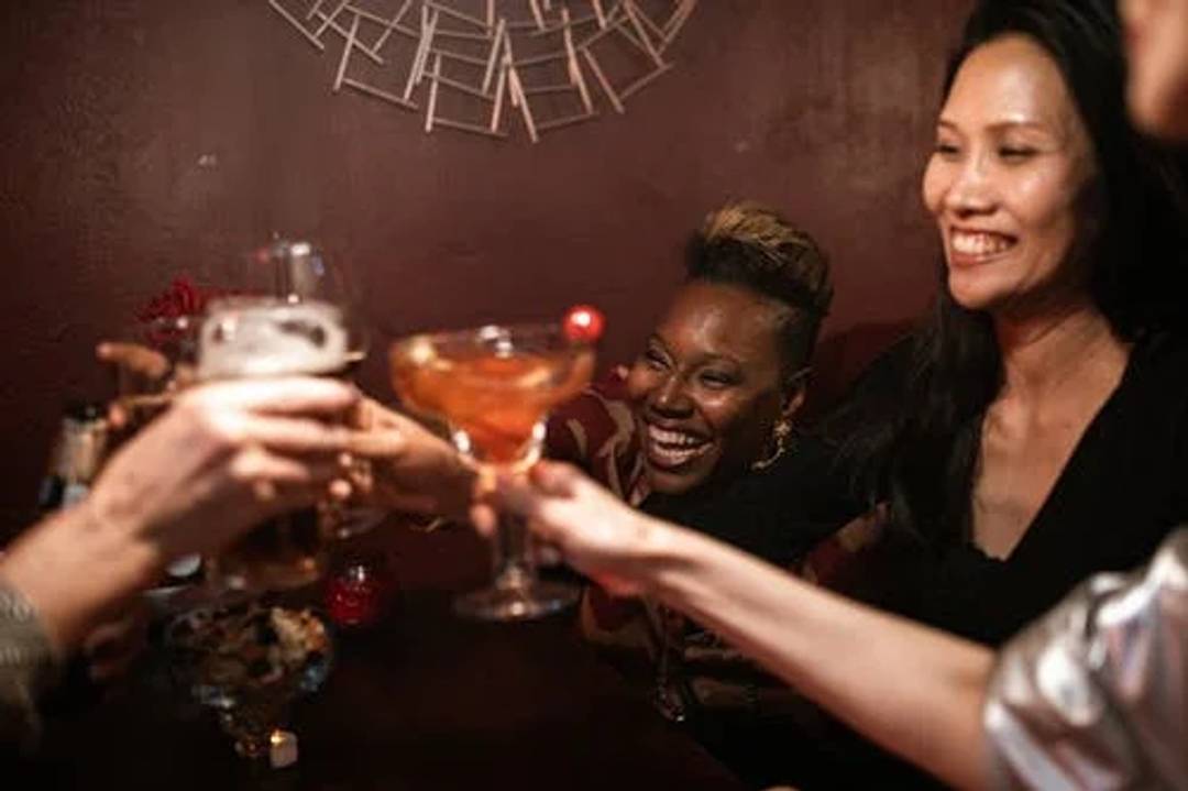 Foodies use tea-based cocktails to signal identity 