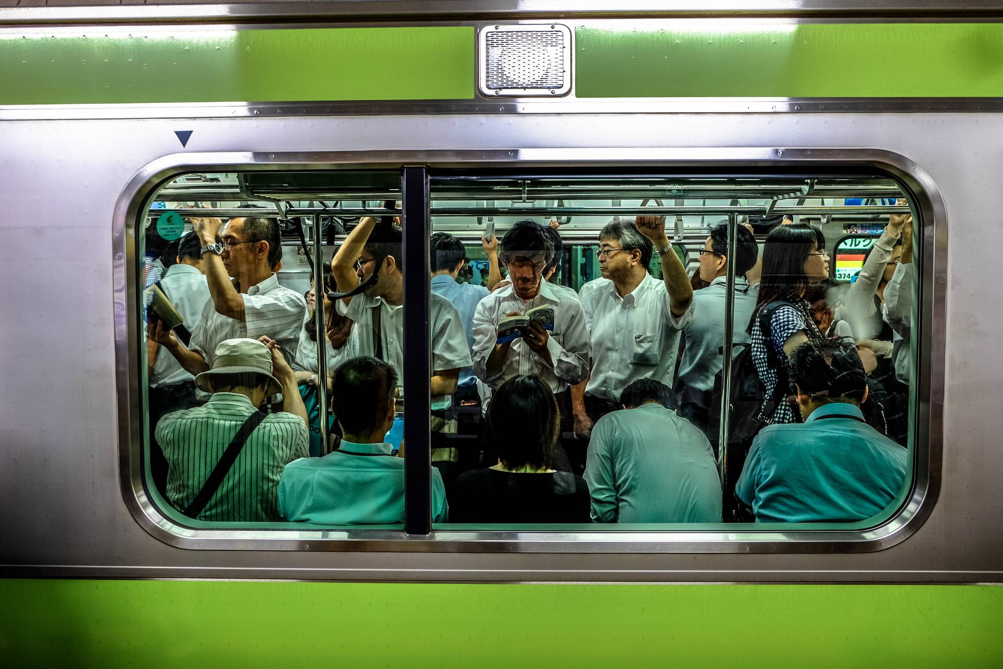 Pregnant women on Tokyo metro can text for a seat