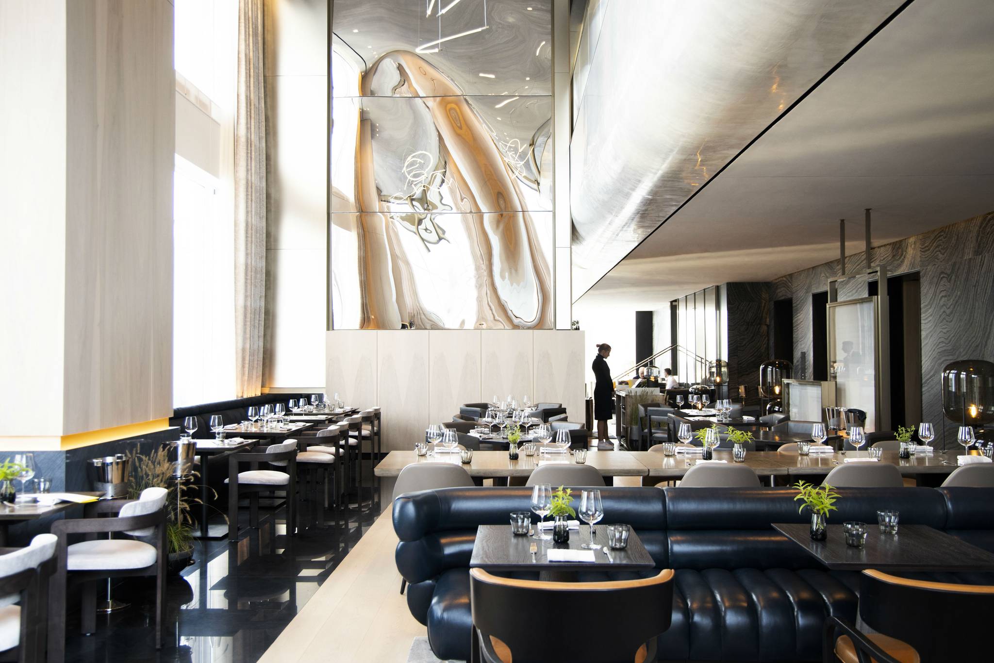 What do luxury diners want from restaurants?