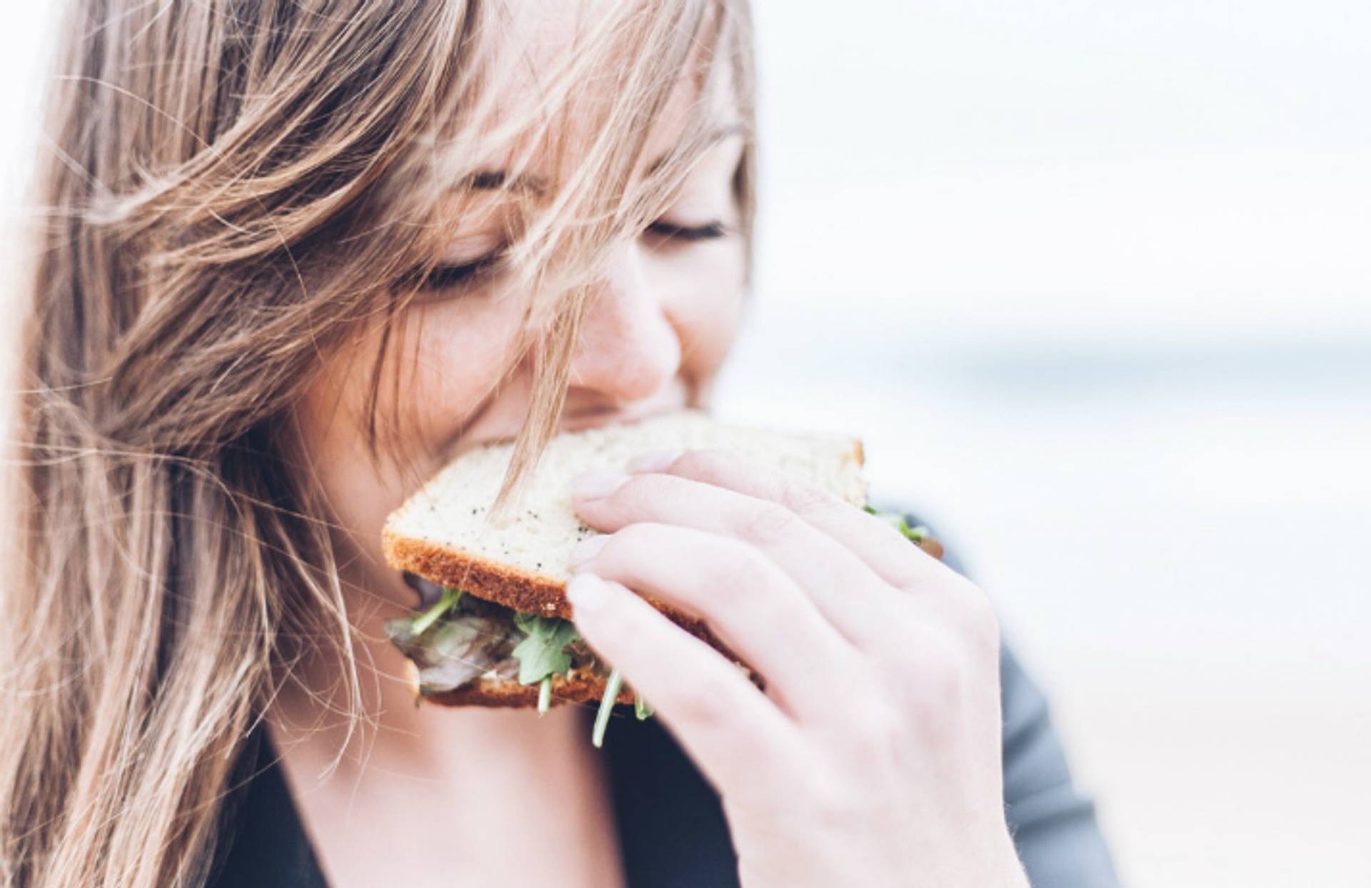 Snacking loses its taboo among French people