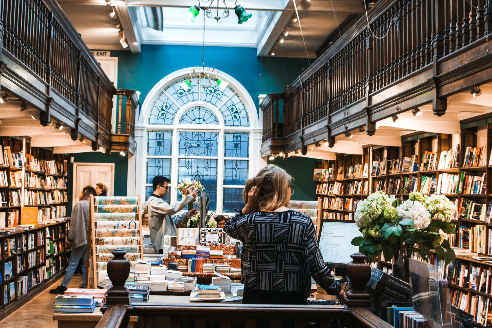 Britons seek analog escapism at indie bookstores