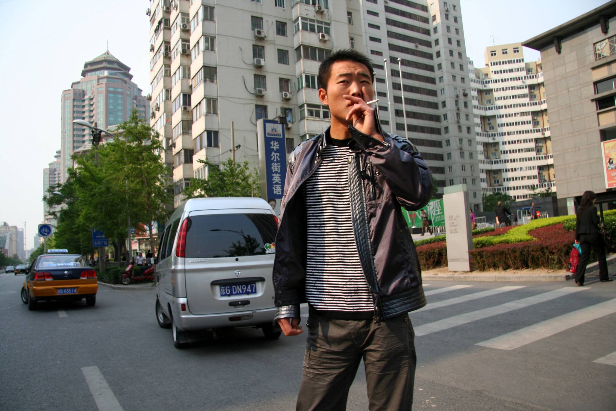 Beijing launches public smoking ban