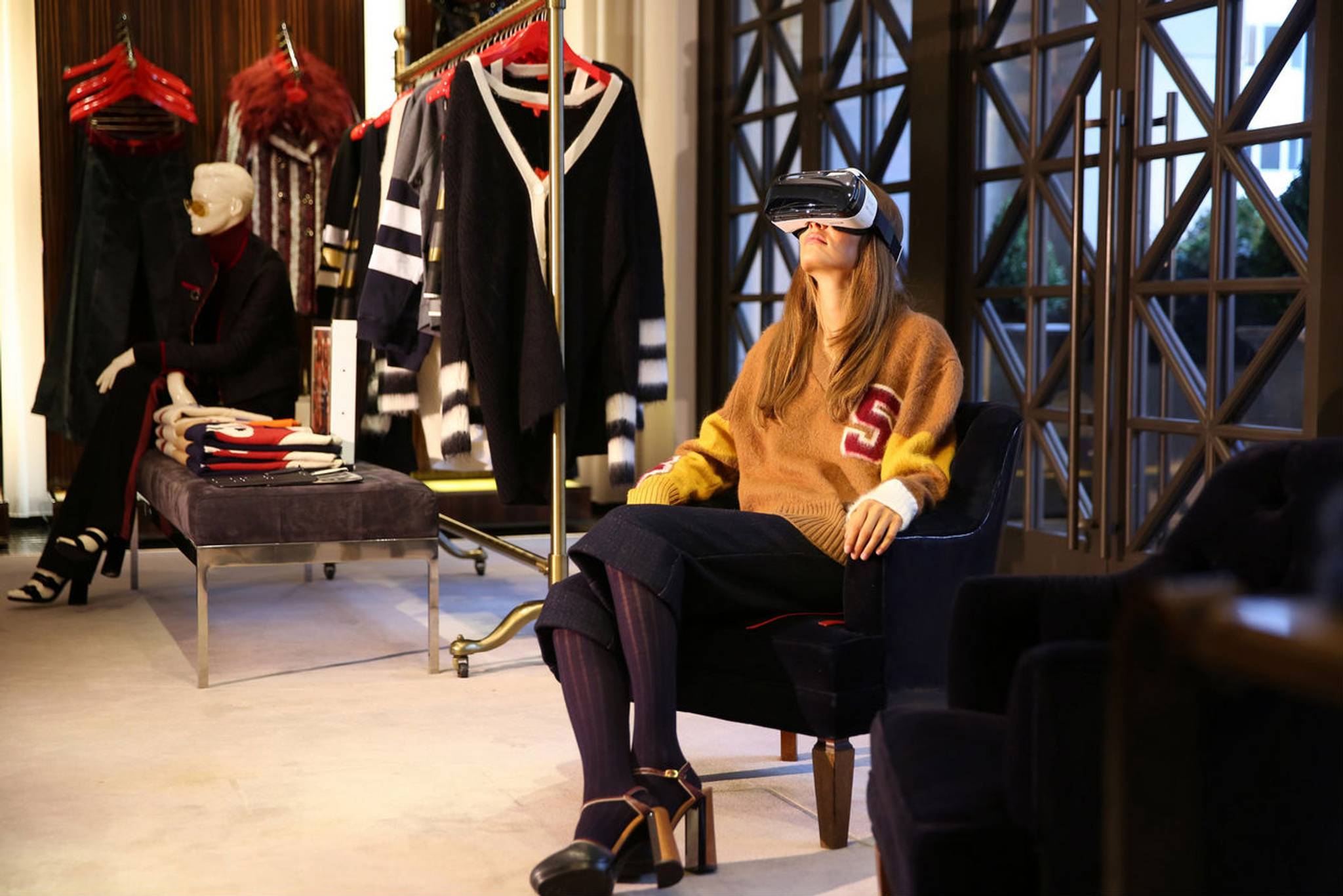 Tommy Hilfiger offers customers v-commerce
