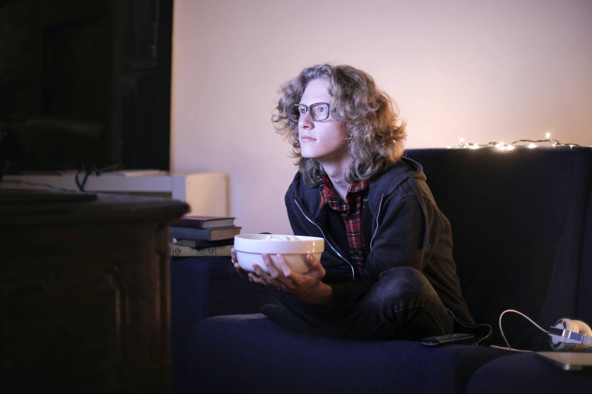 At-home YouTube fans escape through TV-viewing