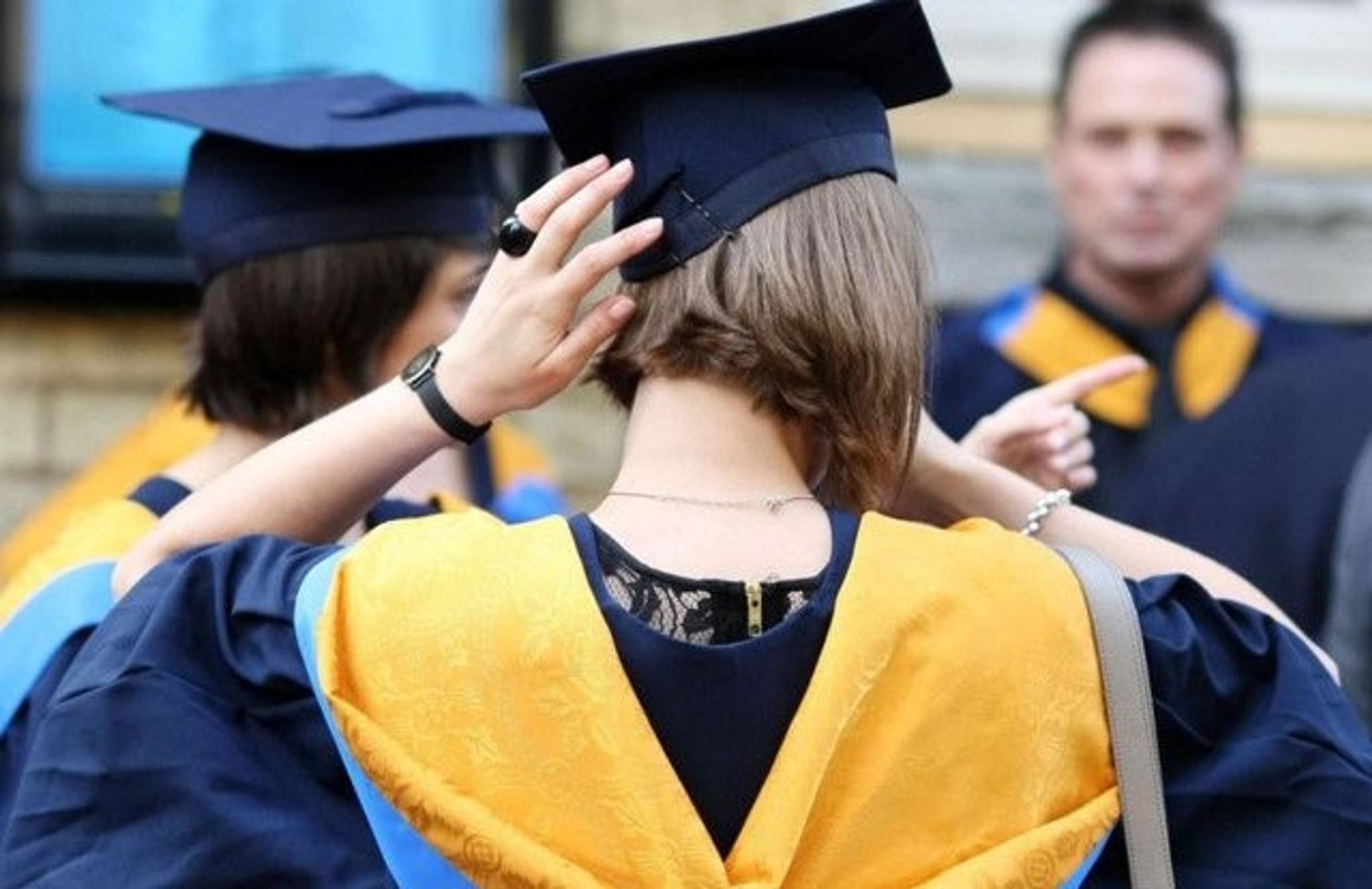 UK employers lure new grads with higher wages