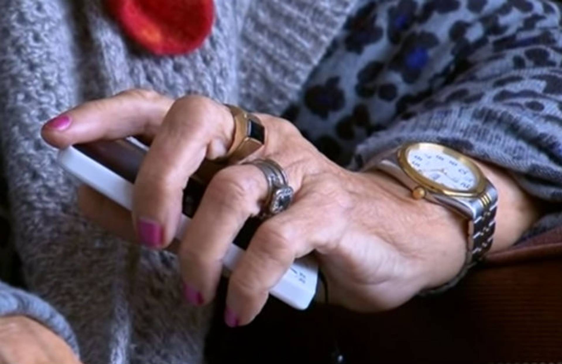 A screen-less phone for the elderly