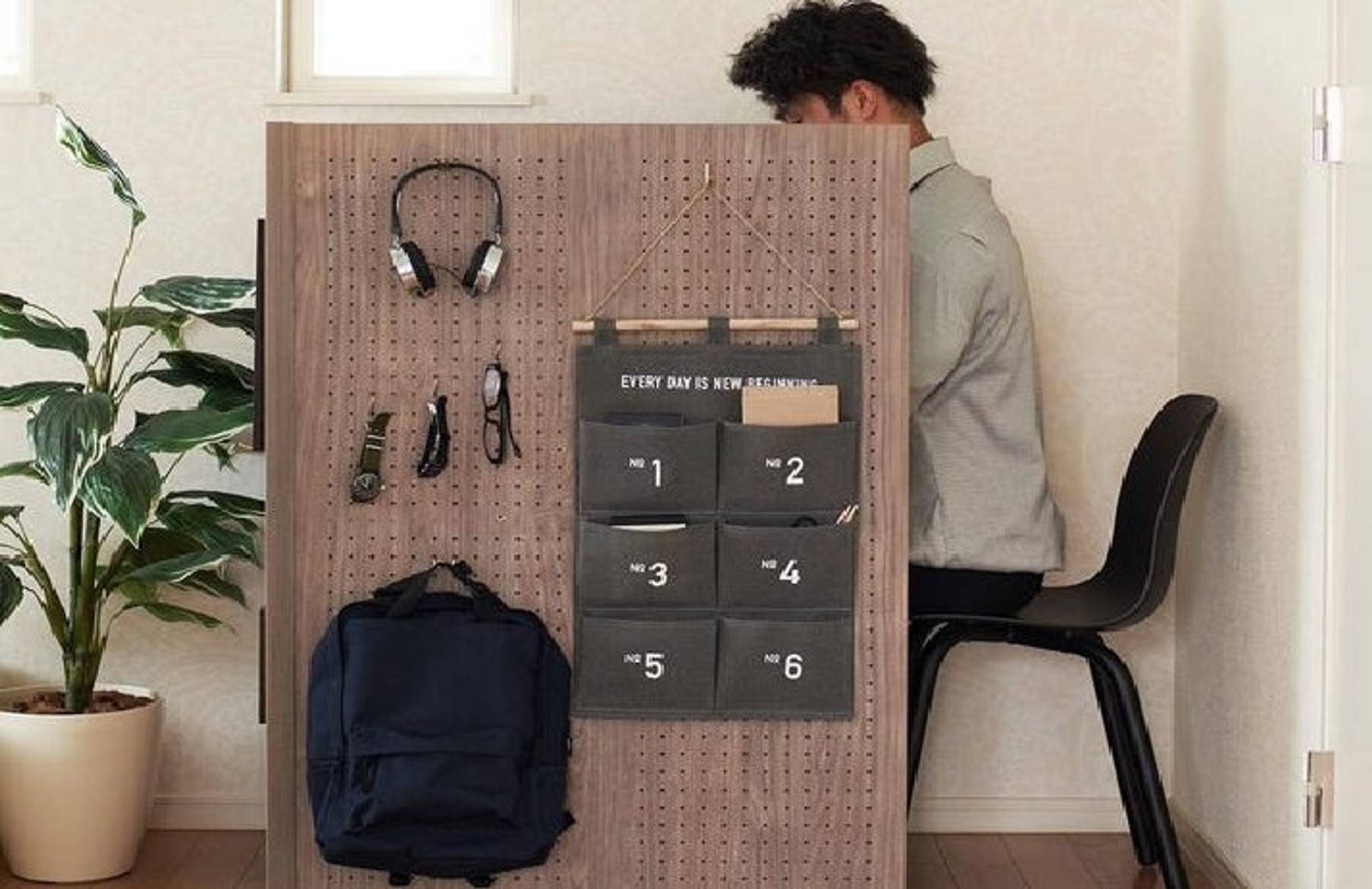 Mini-work cubicle brings office ambiance to the home