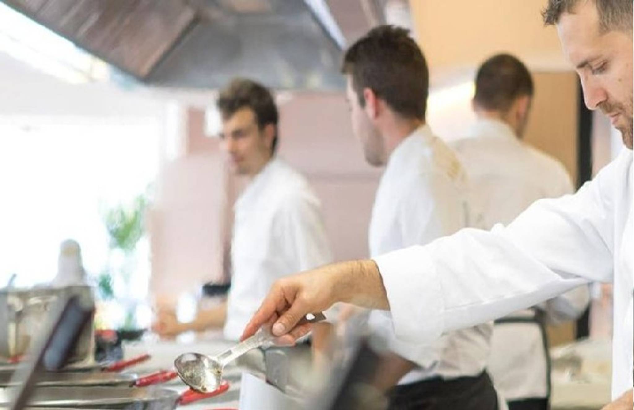 Restaurant bots let human chefs focus on creativity