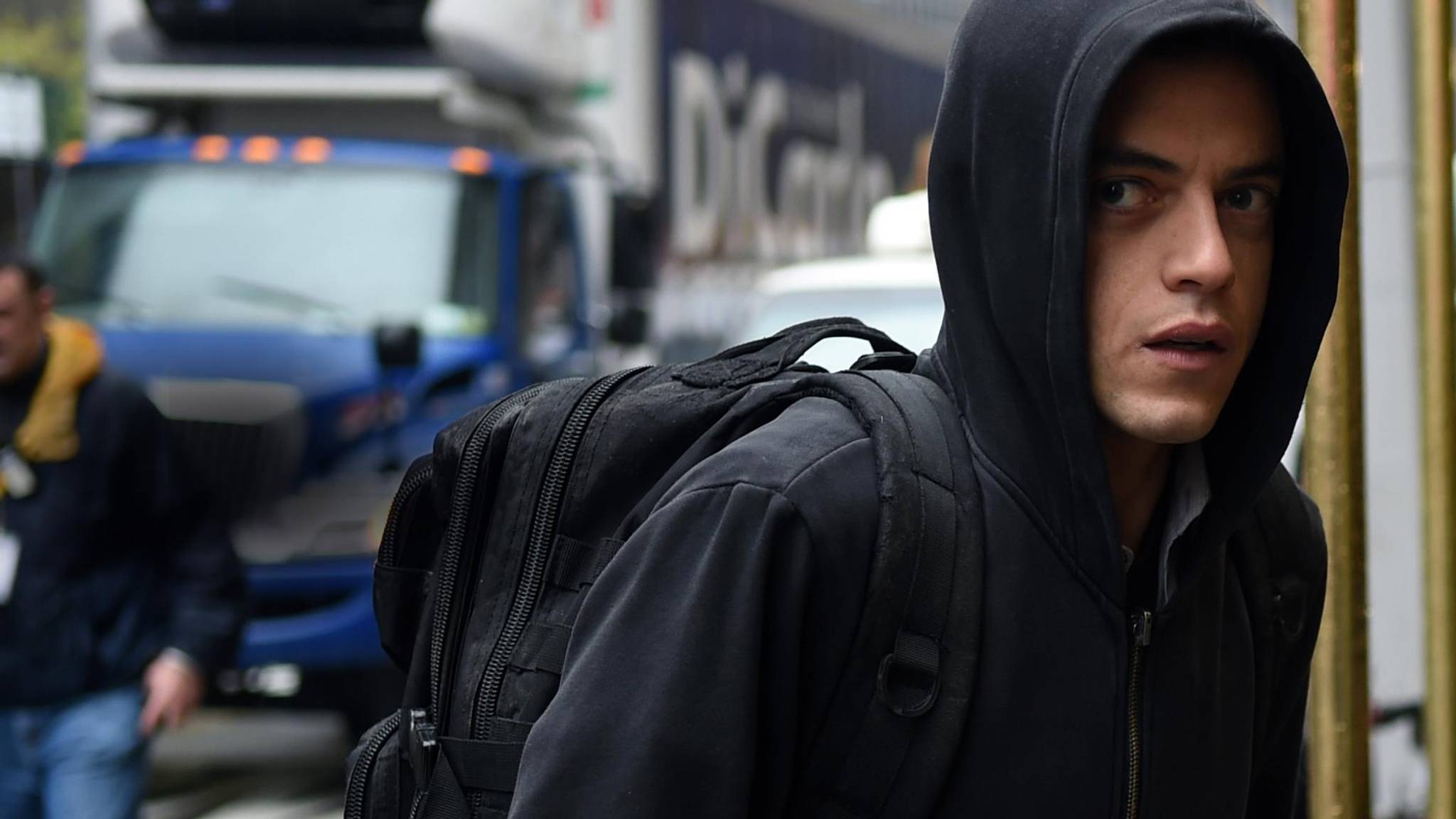 Mr. Robot's surprise release wins over viewers