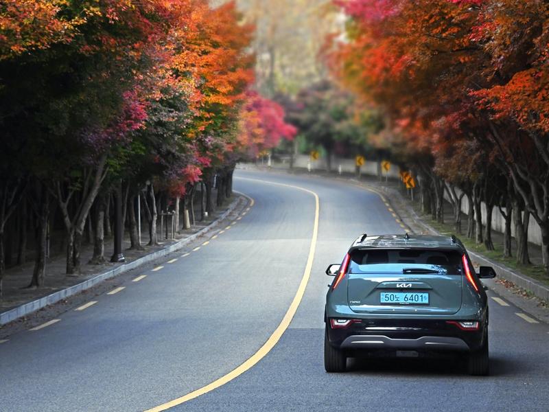 Charging road offers convenience for Detroit EV drivers | Canvas8