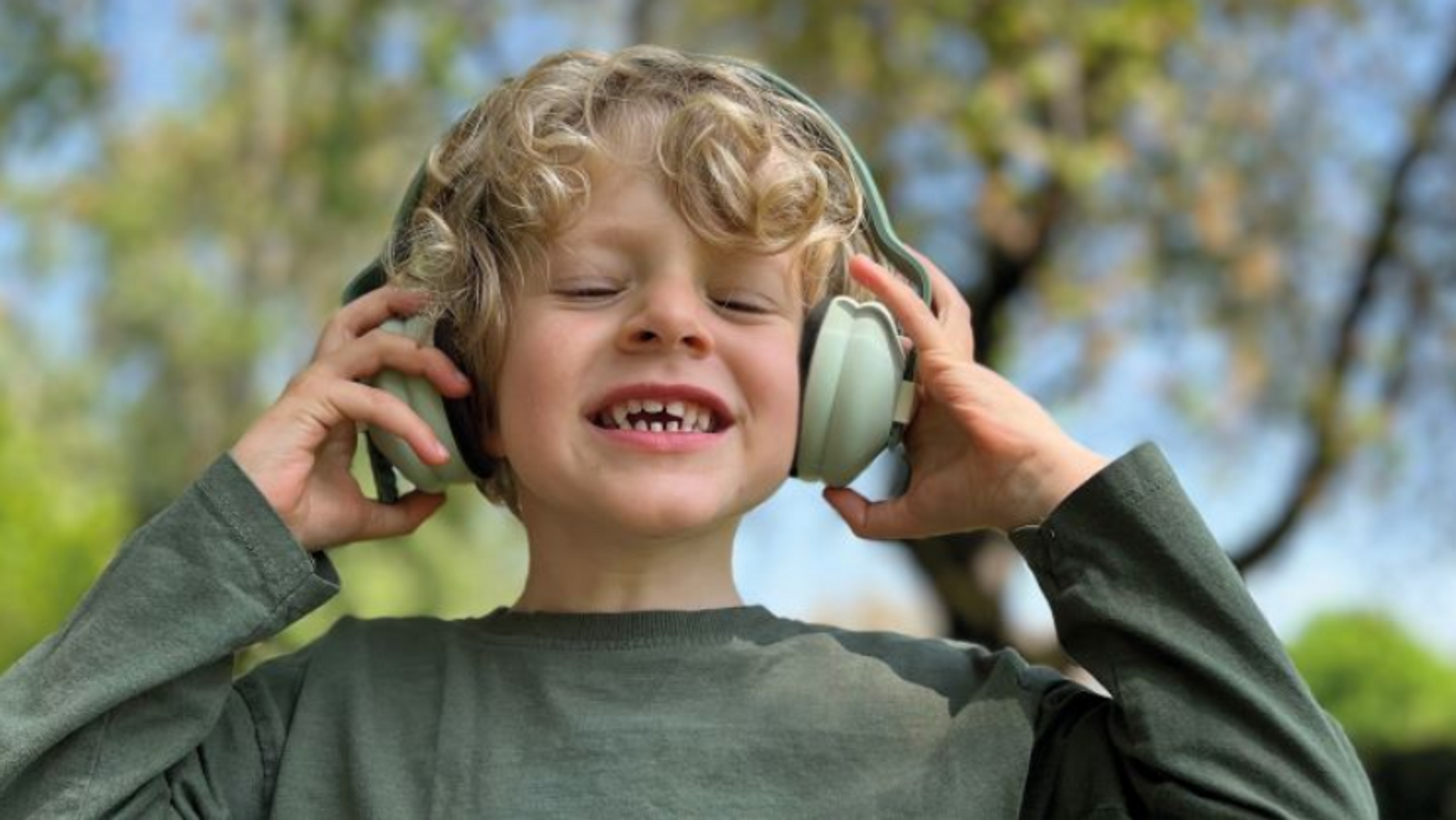 Kibu headphones encourage kids to build and recycle