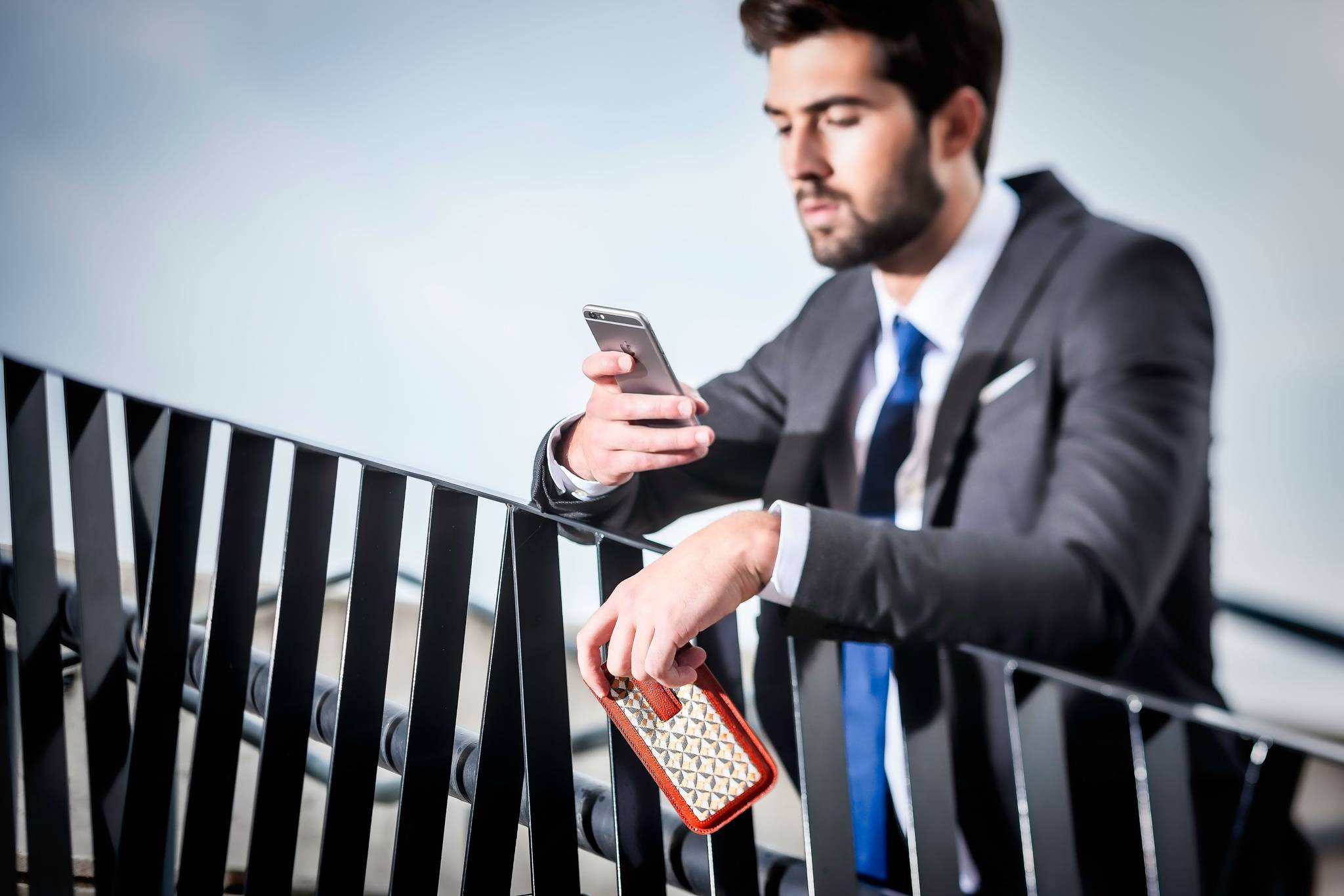 Fake substitute phones help curb smartphone addiction
