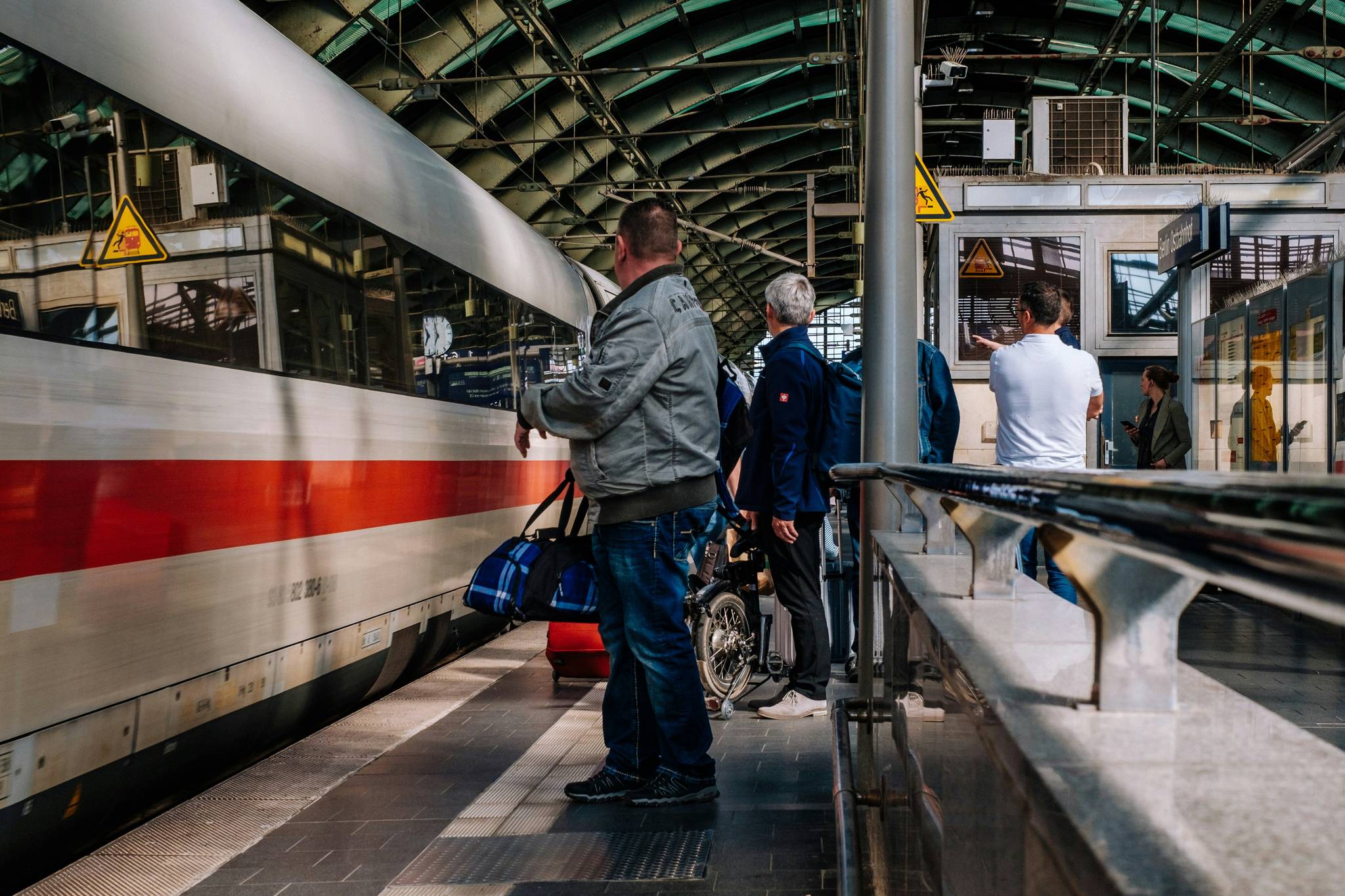 Germans are hesitant about mobile payments for trains
