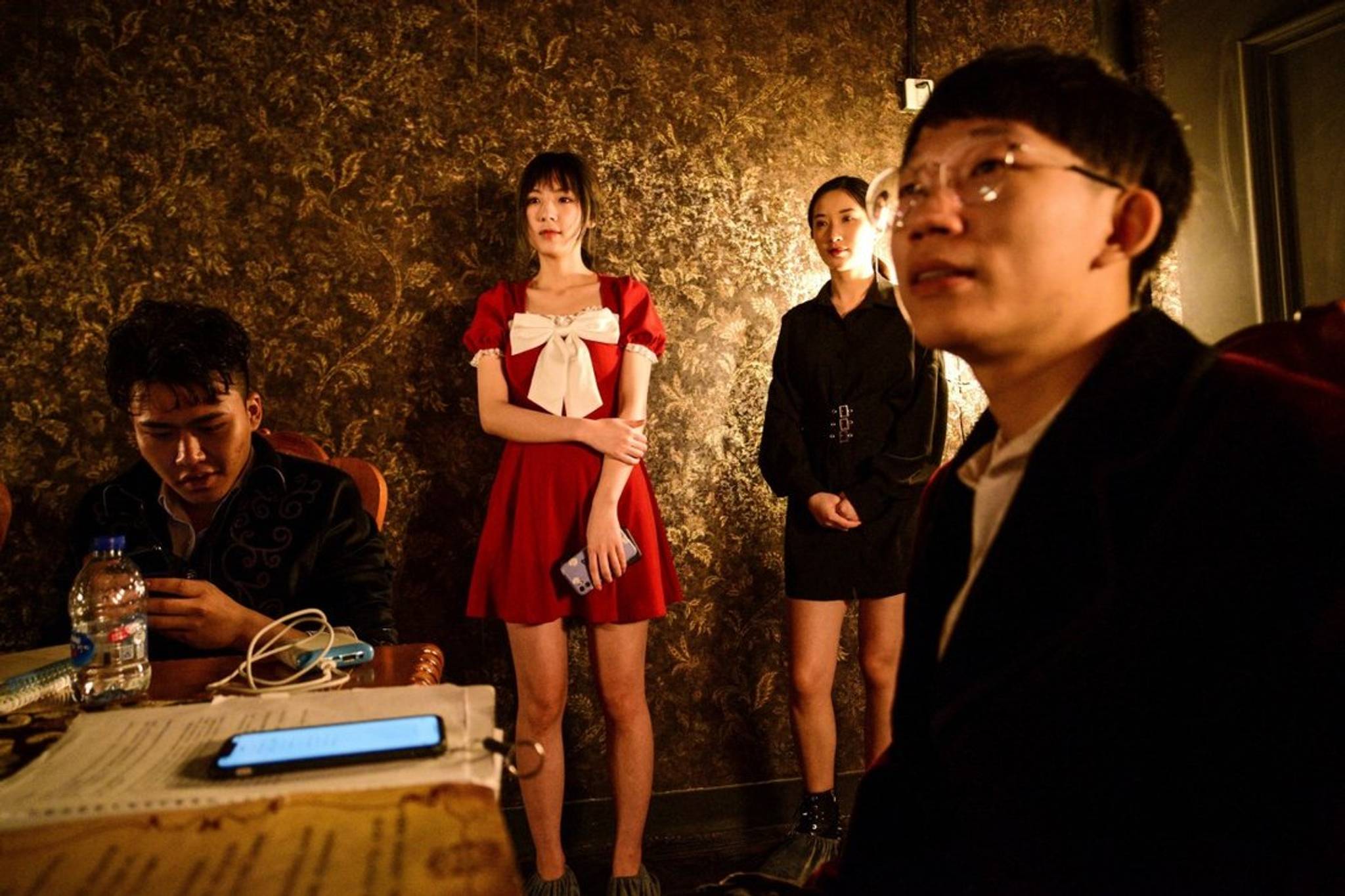 Chinese Gen Zers meet for murder mystery game