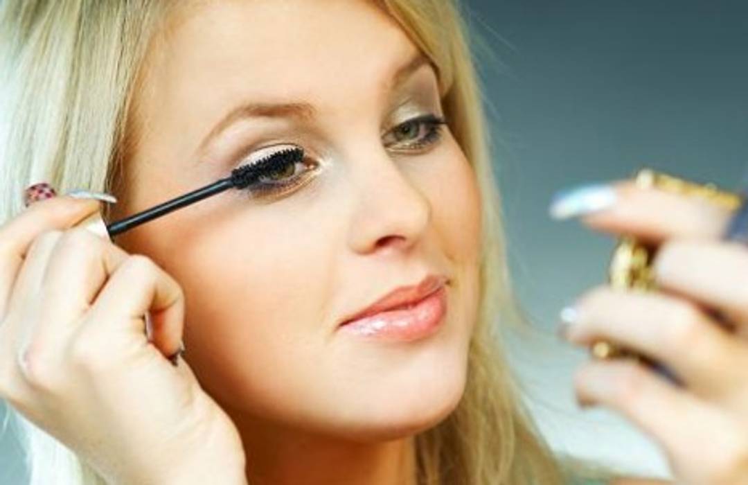 Women with makeup 'more competent'