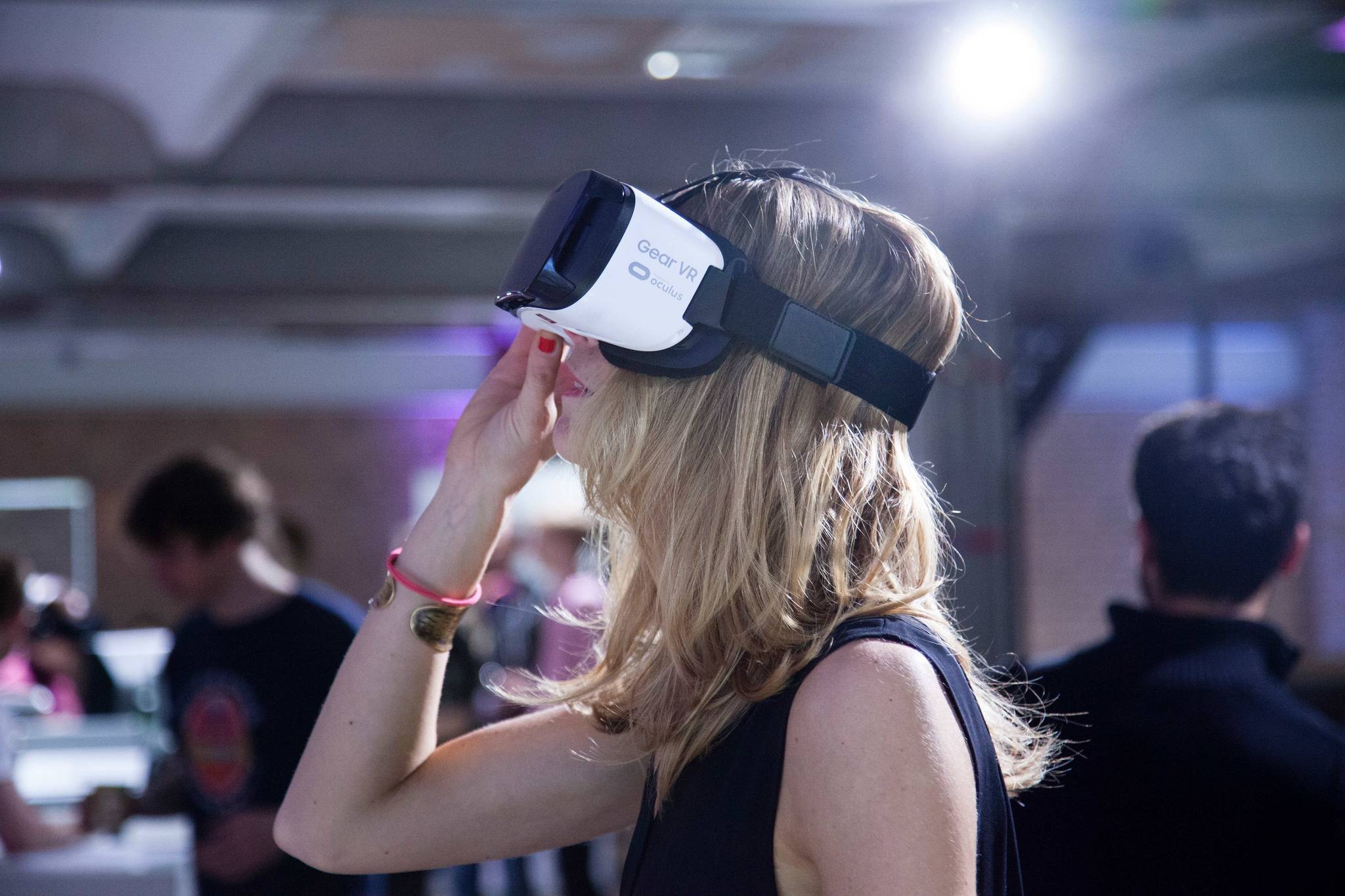 VR Pay lets shoppers pay by nodding their heads