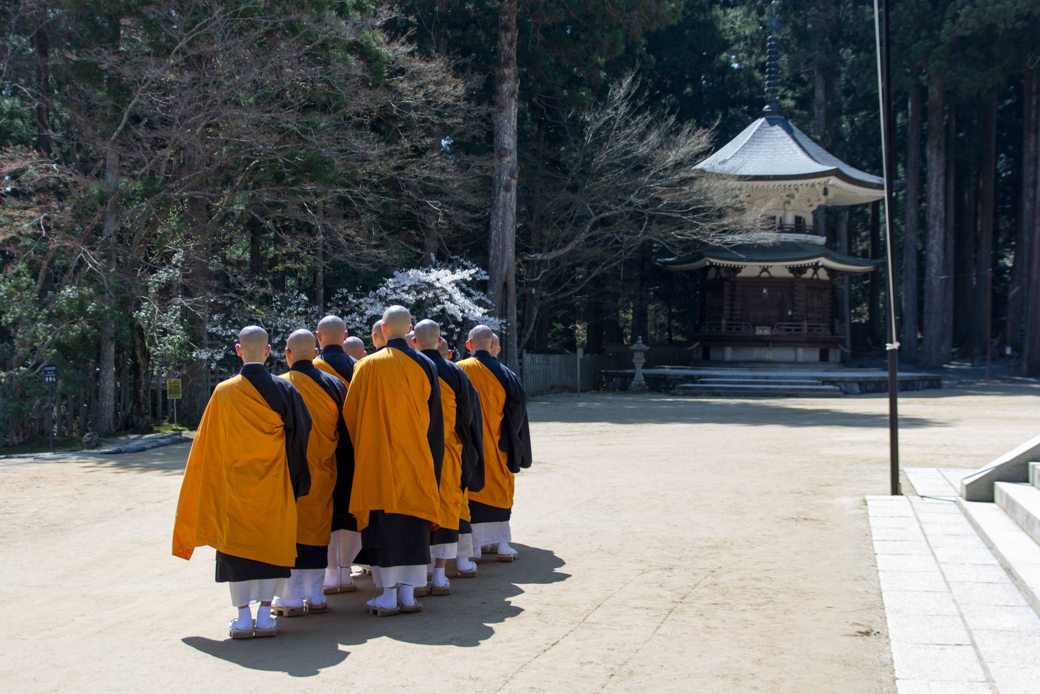 Amazon now delivers monks in Japan