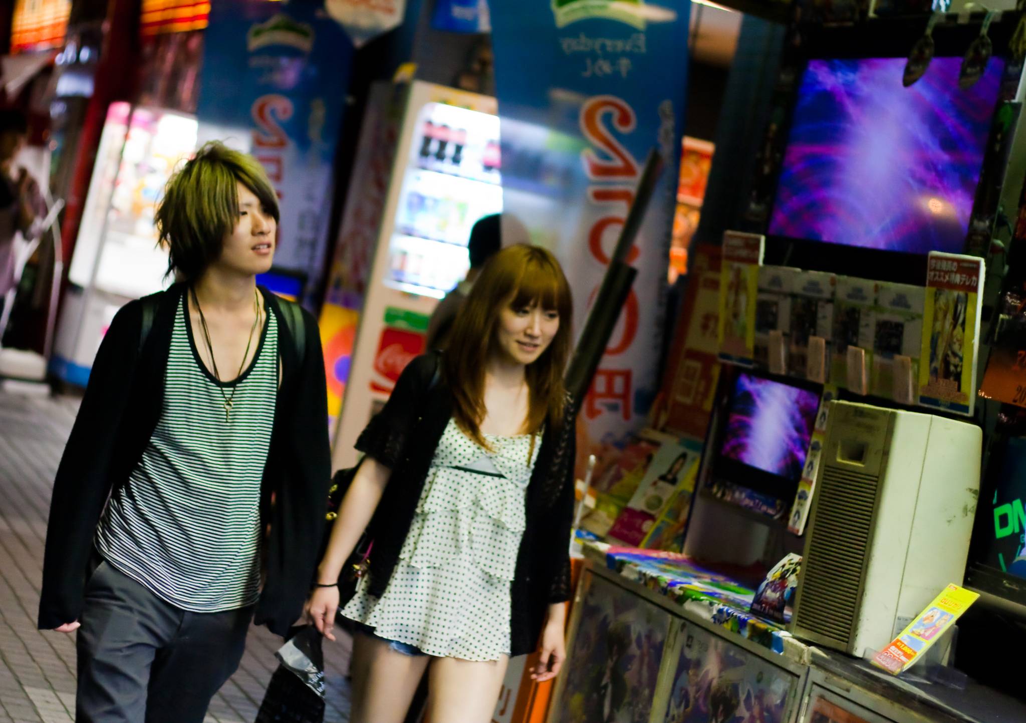 Young Japanese choose cash over kisses