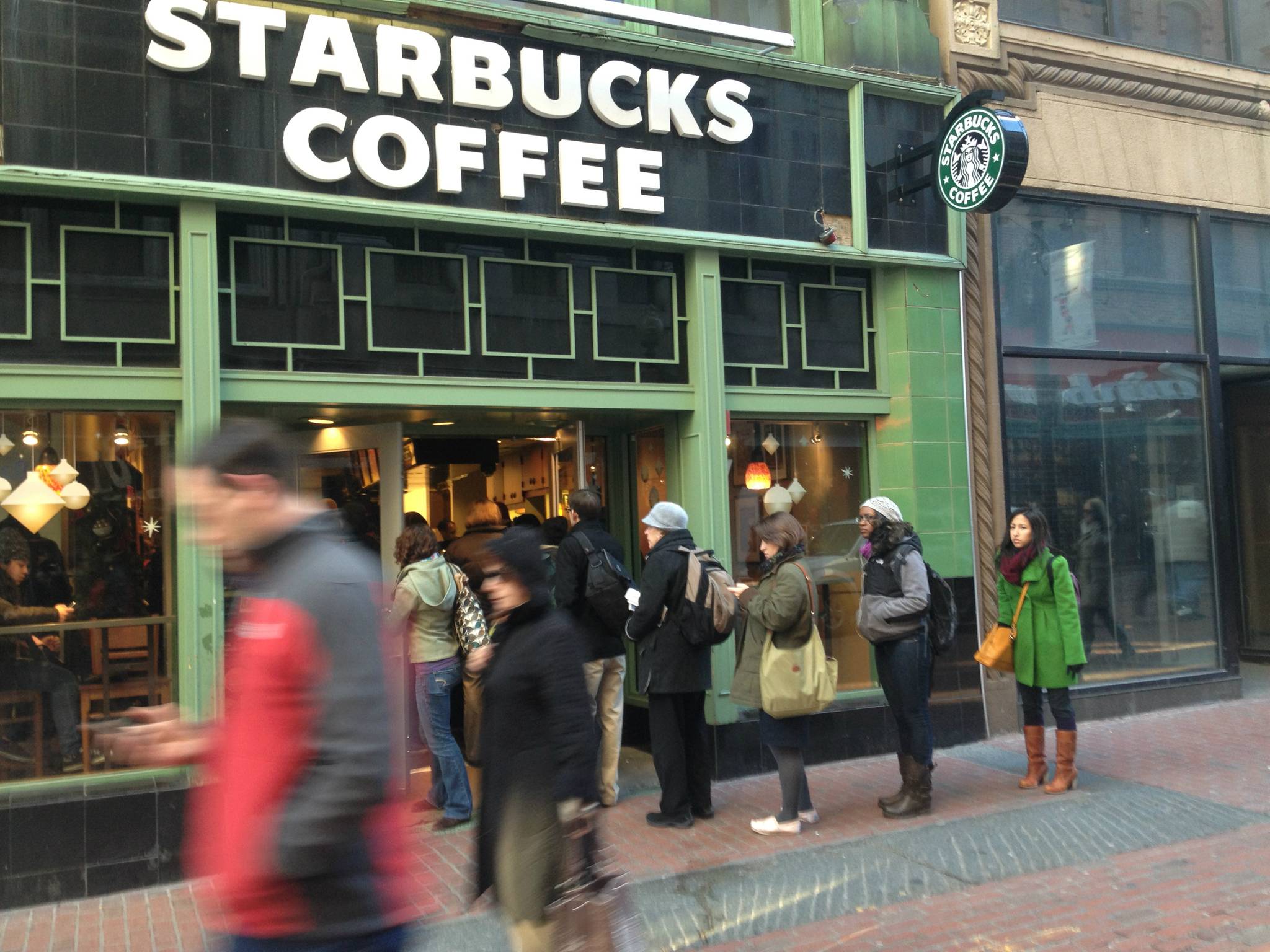 Starbucks app kills the queue