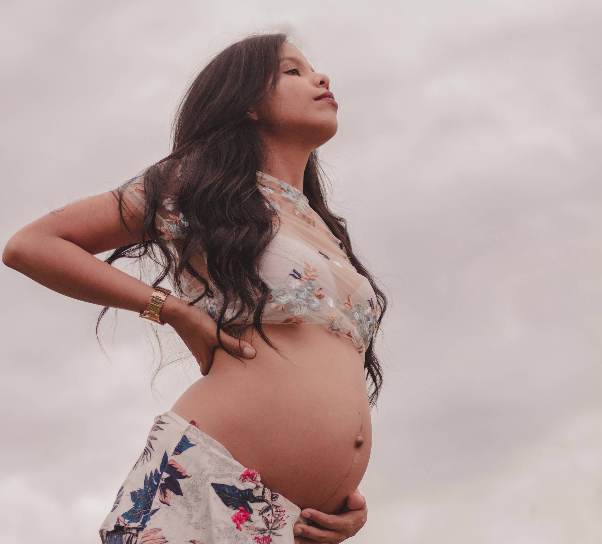 Pregnant women celebrate de-standardised maternity wear