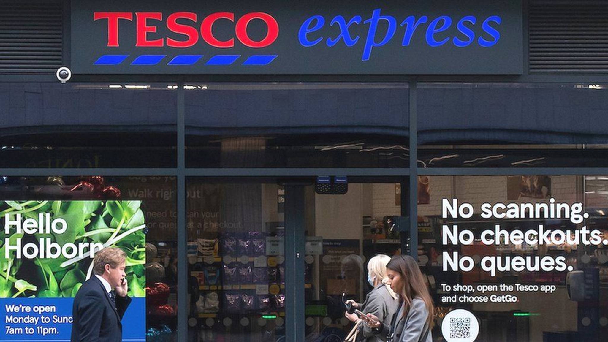 Tesco woos shoppers with its first ‘grab and go’ store