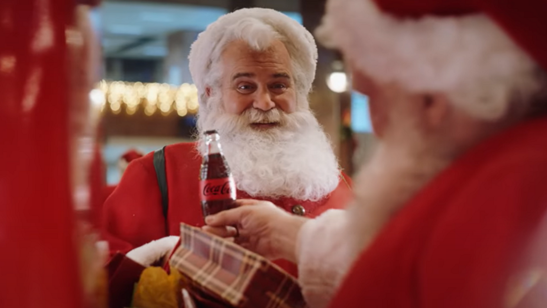 Coca-Cola encourages people to spread Christmas kindness