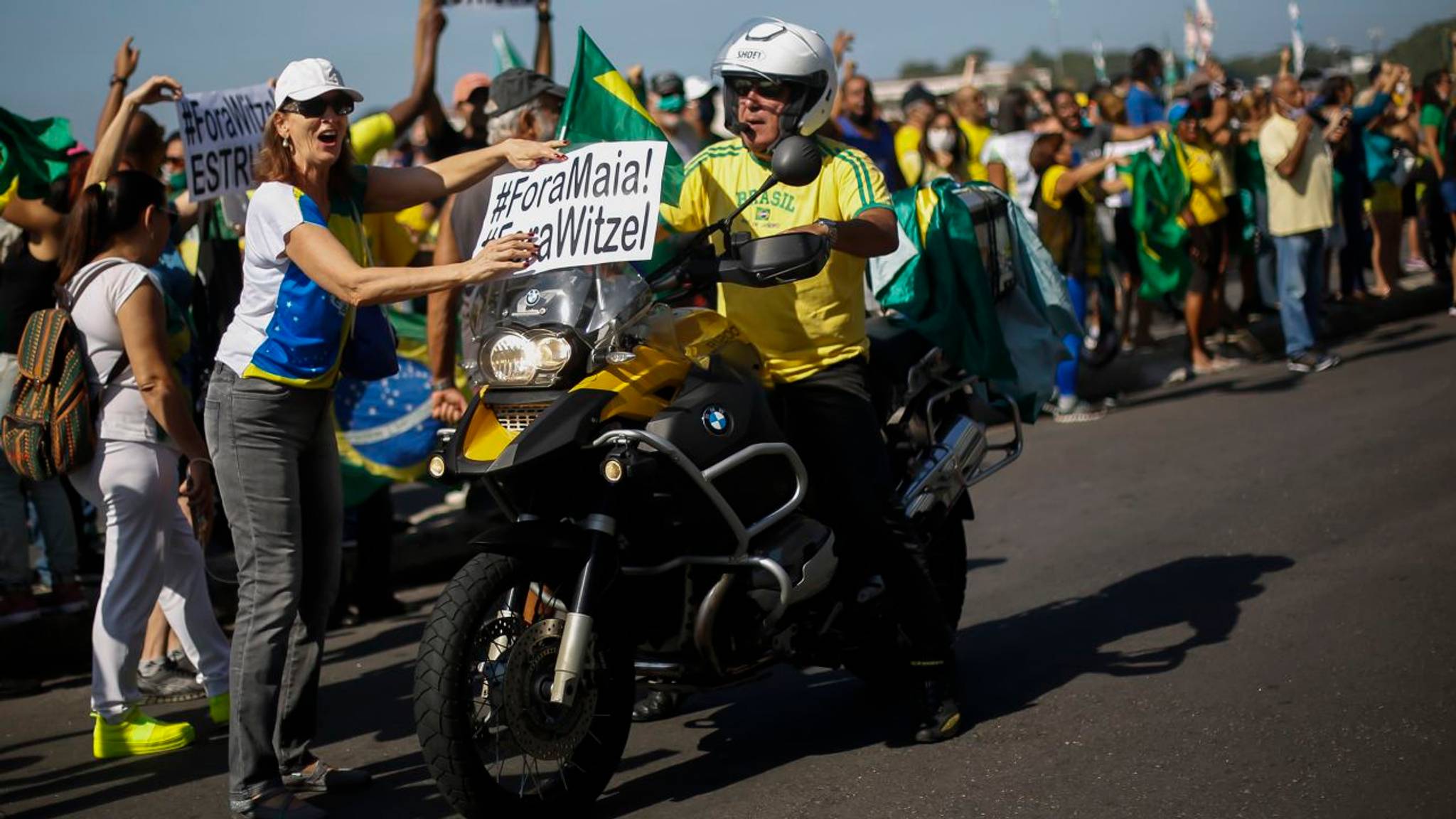 Brazilian football fans reject the 'canarinho' jersey