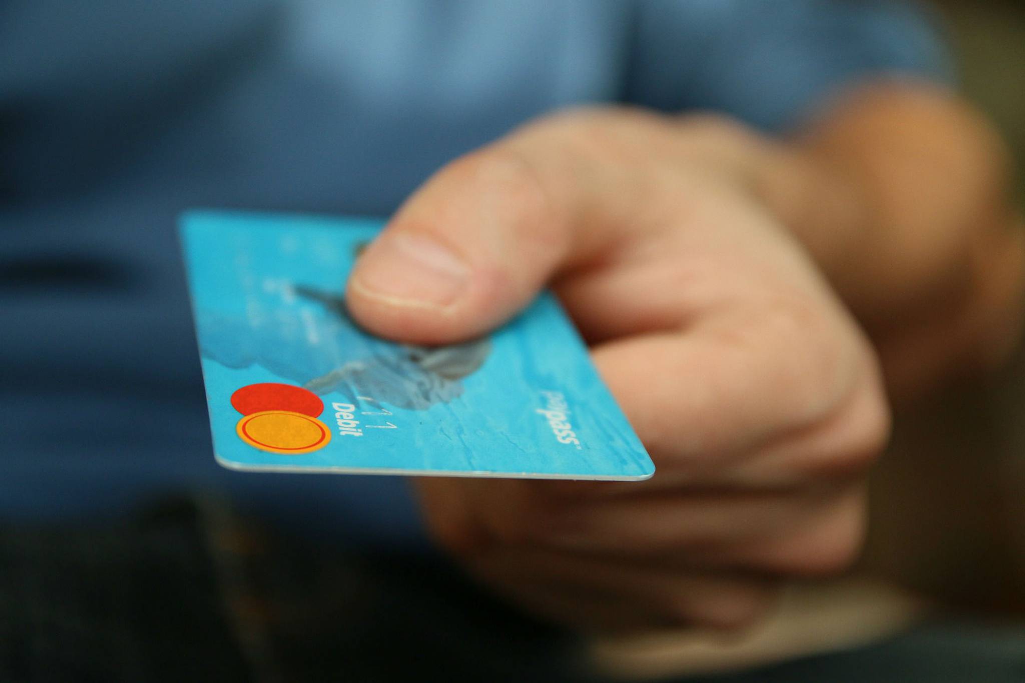 Britons aren't efficient at paying off credit card debt