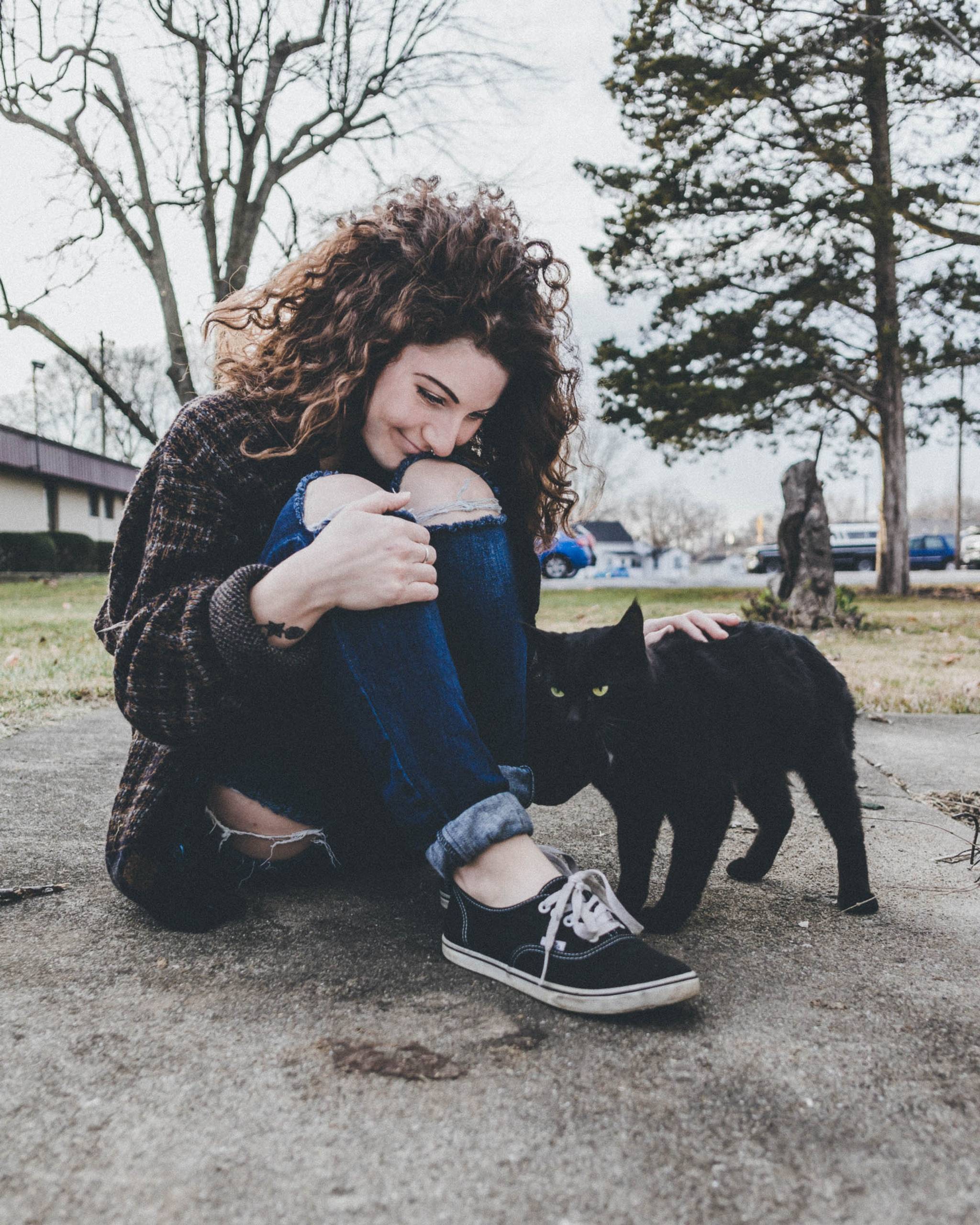 Madrid's feral cat lovers signal community spirit